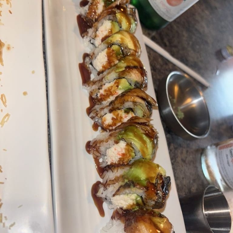 Delicious Dragon Roll: A Sushi Favorite